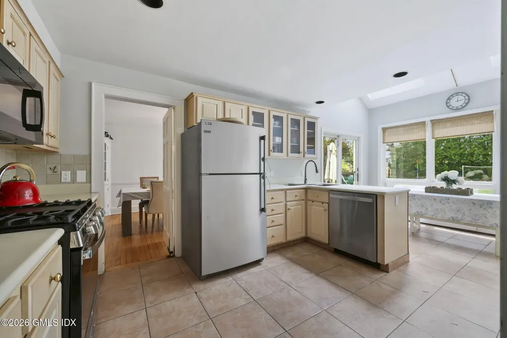 64 Summit Road Riverside CT 06878