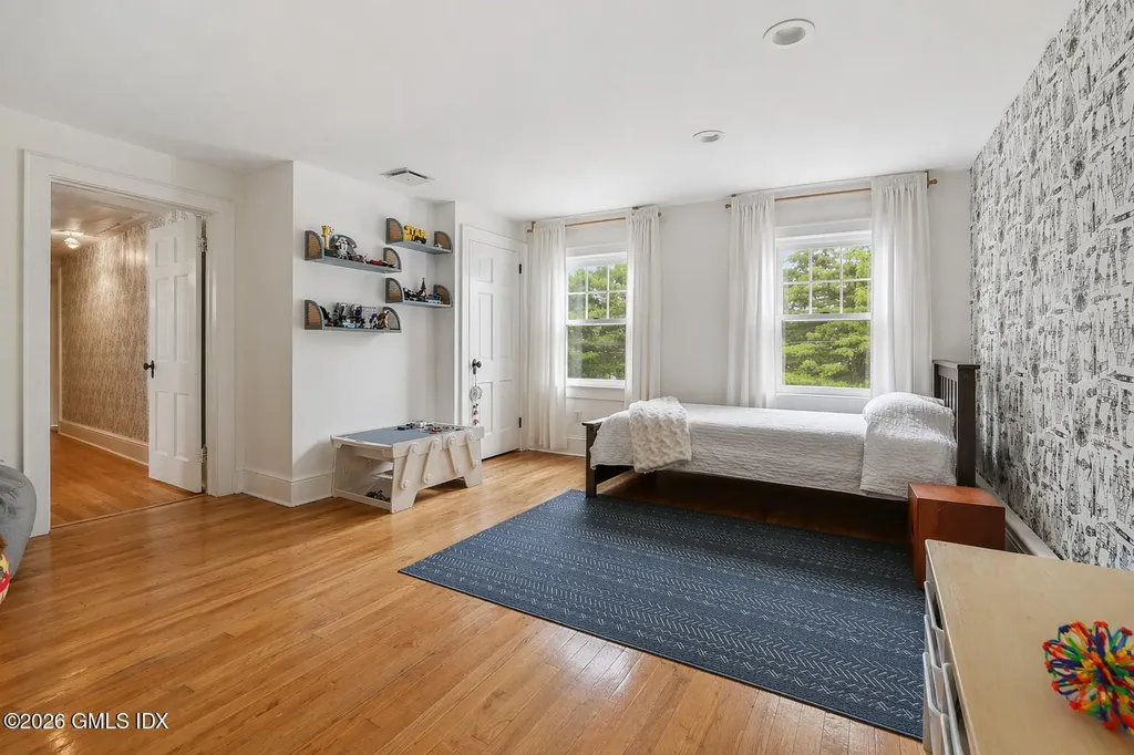 64 Summit Road Riverside CT 06878