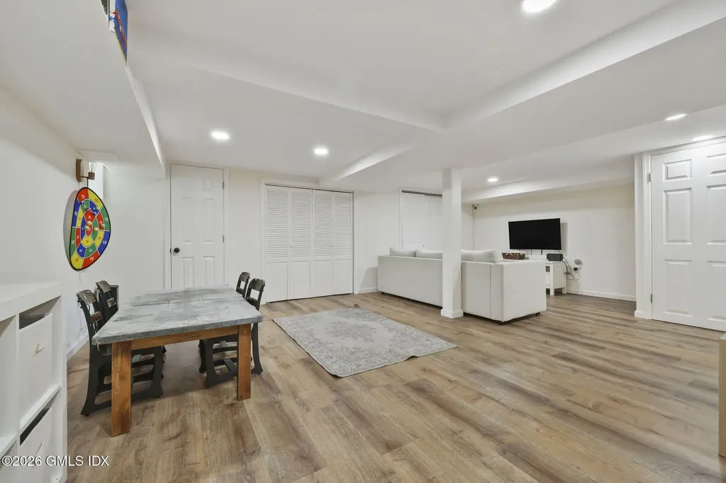 64 Summit Road Riverside CT 06878