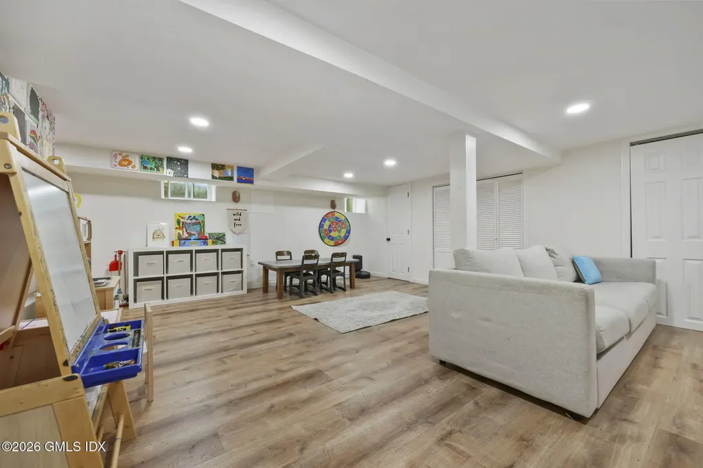 64 Summit Road Riverside CT 06878