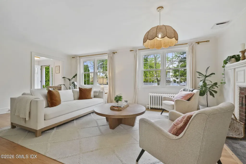 64 Summit Road Riverside CT 06878