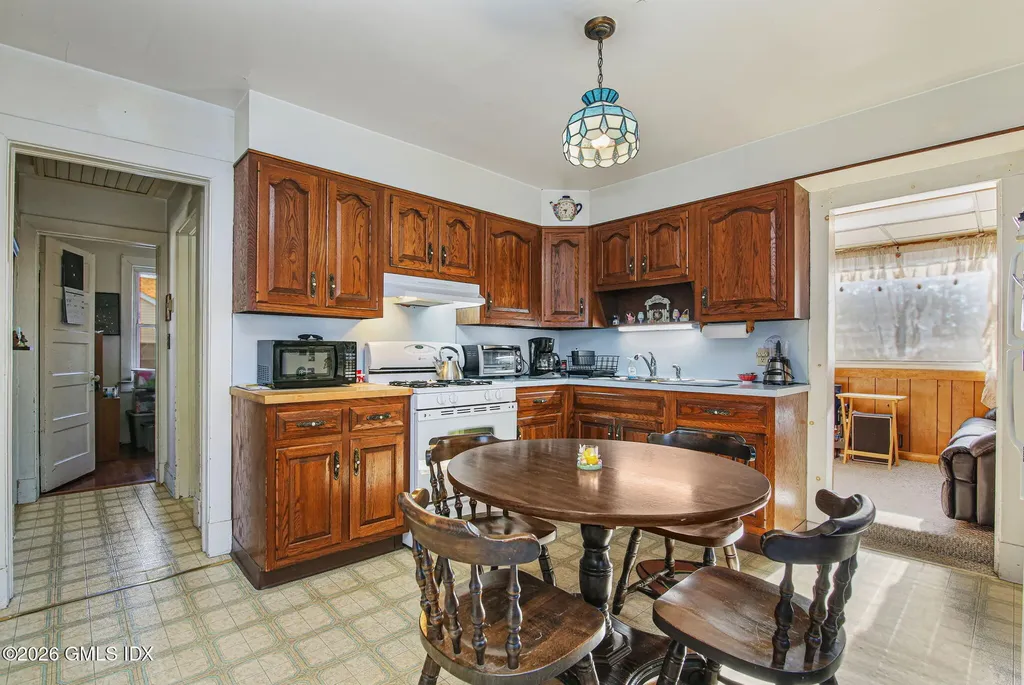 64 Le Grande Avenue Greenwich CT 06830