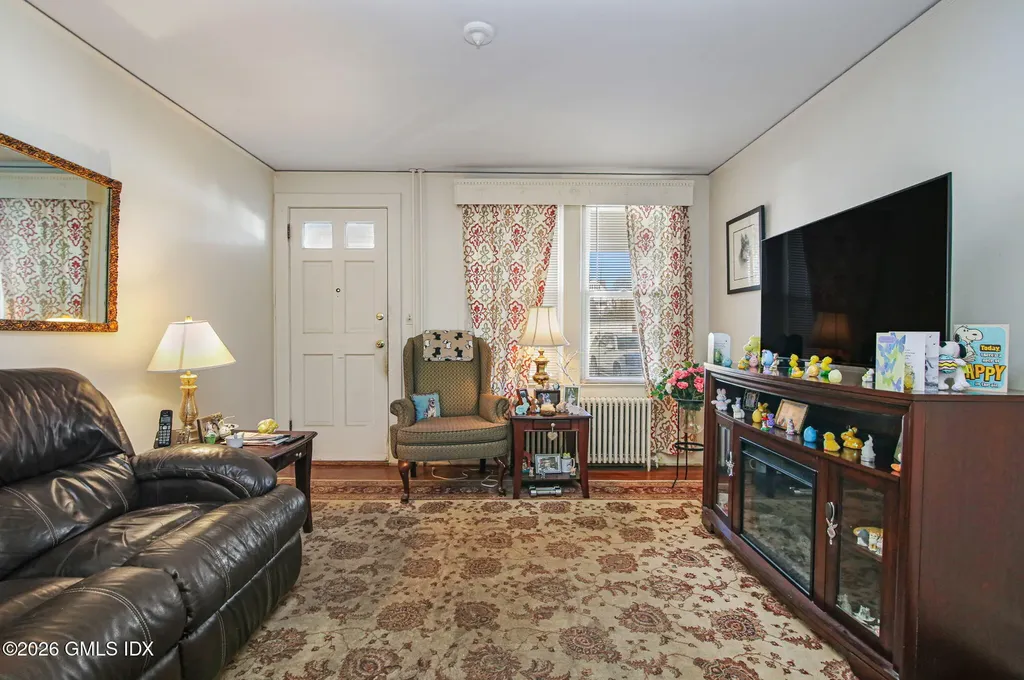 64 Le Grande Avenue Greenwich CT 06830