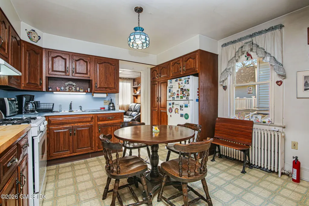 64 Le Grande Avenue Greenwich CT 06830