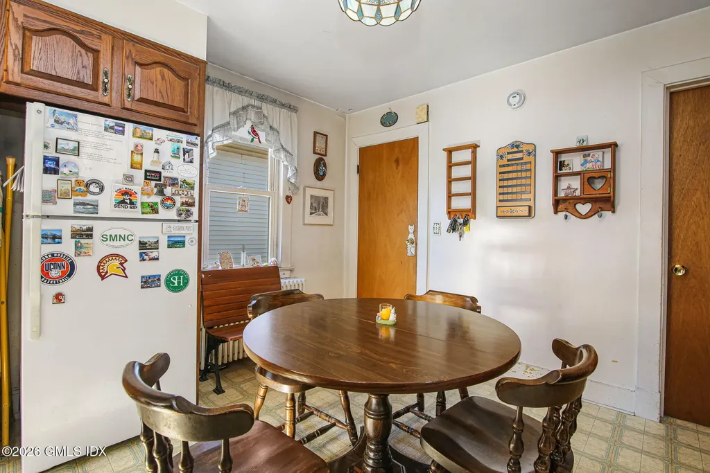 64 Le Grande Avenue Greenwich CT 06830