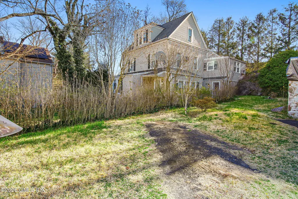 64 Le Grande Avenue Greenwich CT 06830