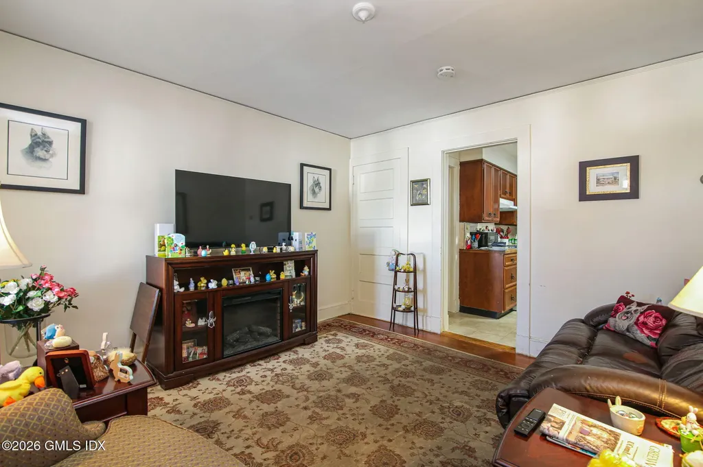 64 Le Grande Avenue Greenwich CT 06830