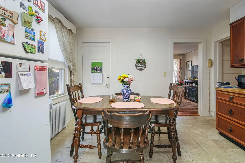 64 Le Grande Avenue Greenwich CT 06830