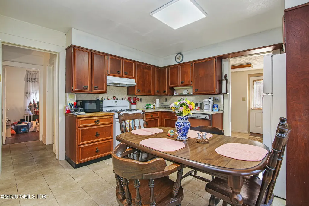 64 Le Grande Avenue Greenwich CT 06830