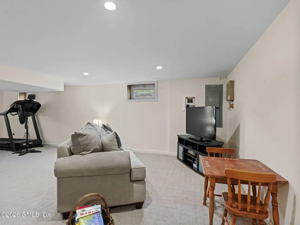 14 Pond Place Cos Cob CT 06807