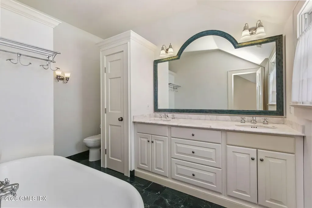 93 Summit Road Riverside CT 06878