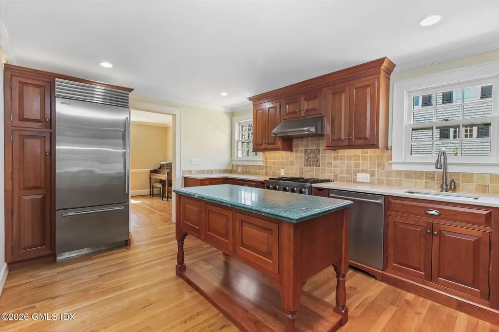 93 Summit Road Riverside CT 06878