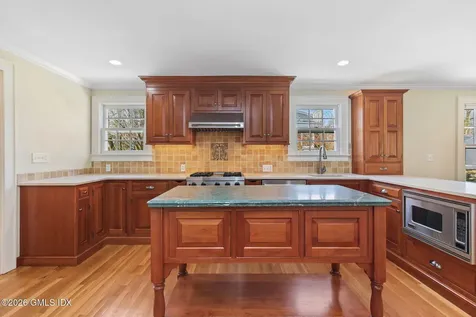 93 Summit Road Riverside CT 06878