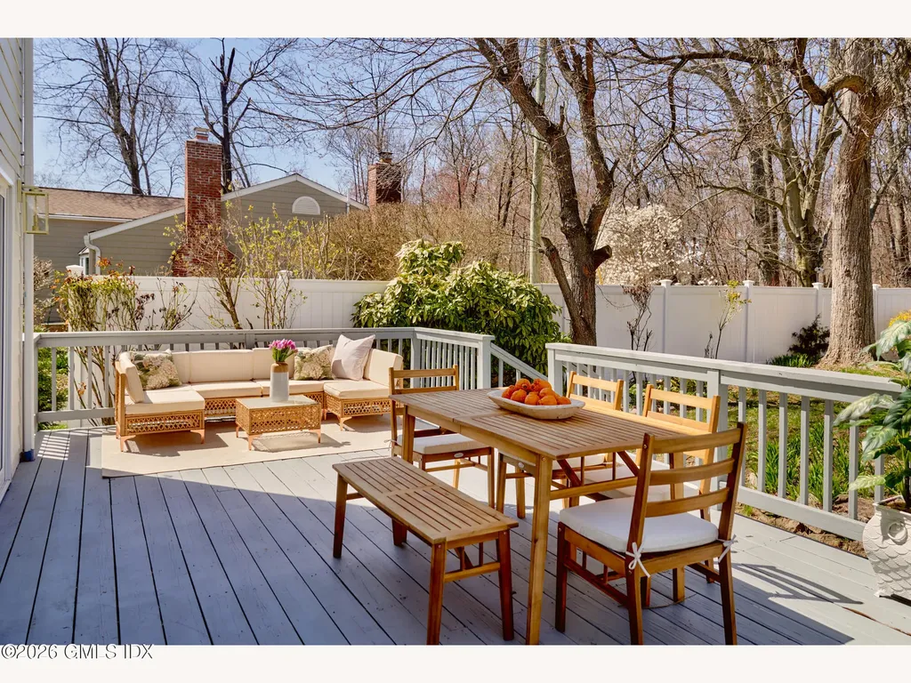 37 Mary Lane Riverside CT 06878
