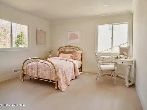 37 Mary Lane Riverside CT 06878