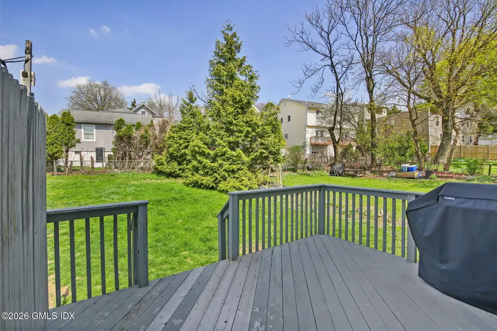 21 W Division Street Greenwich CT 06830