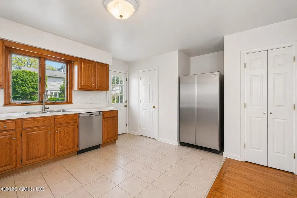21 W Division Street Greenwich CT 06830