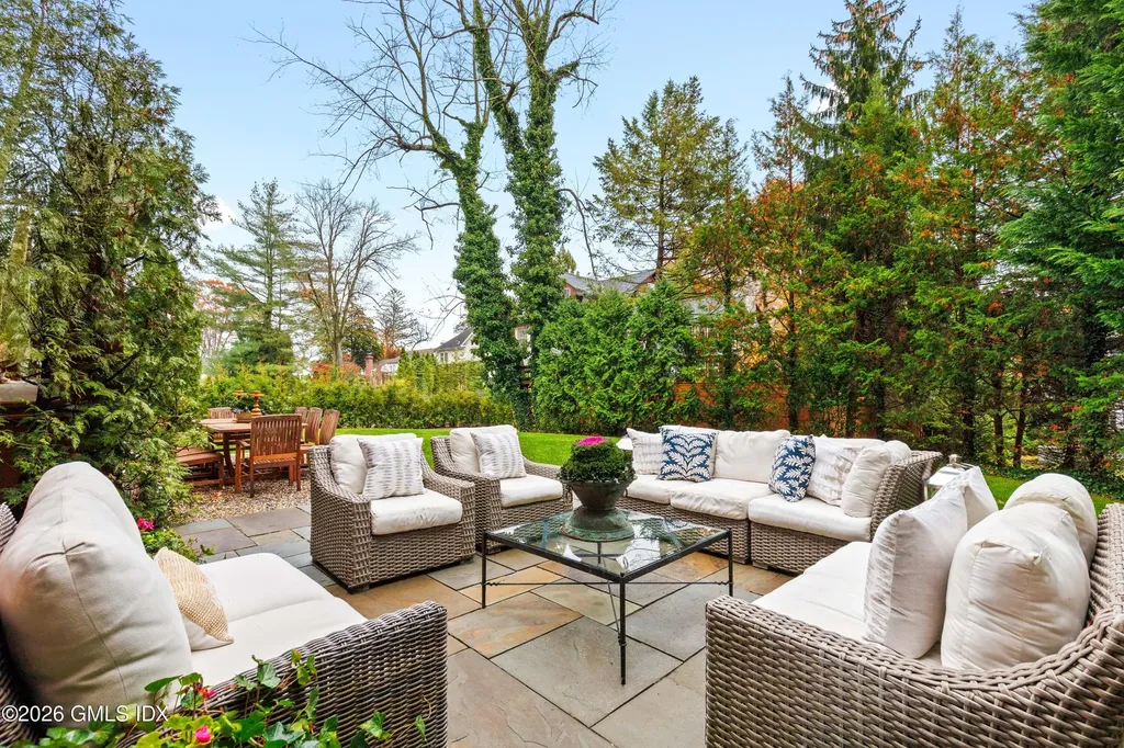 15 Field Road Riverside CT 06878