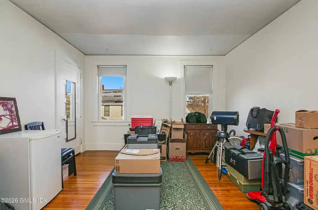 64 Le Grande Avenue Greenwich CT 06830