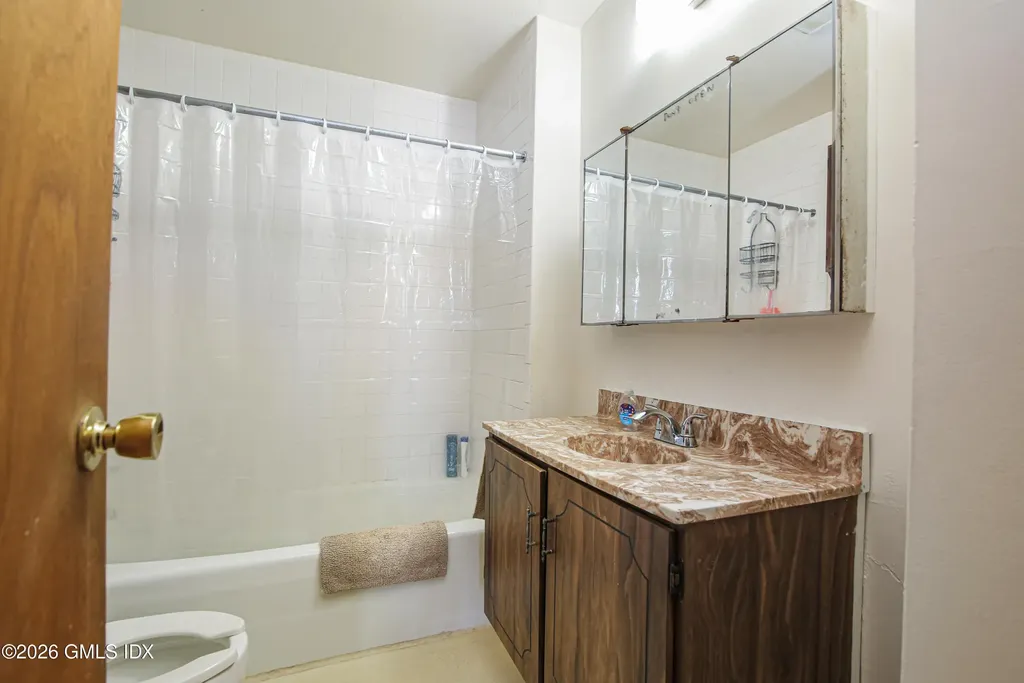 64 Le Grande Avenue Greenwich CT 06830