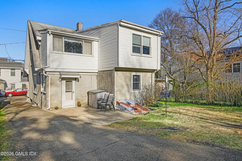 64 Le Grande Avenue Greenwich CT 06830