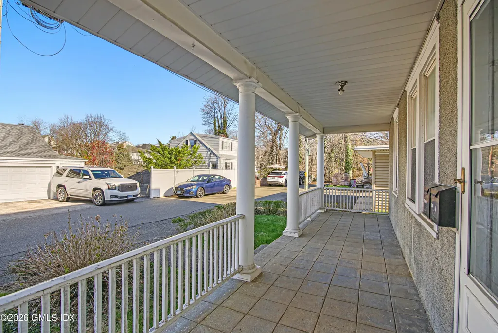 64 Le Grande Avenue Greenwich CT 06830