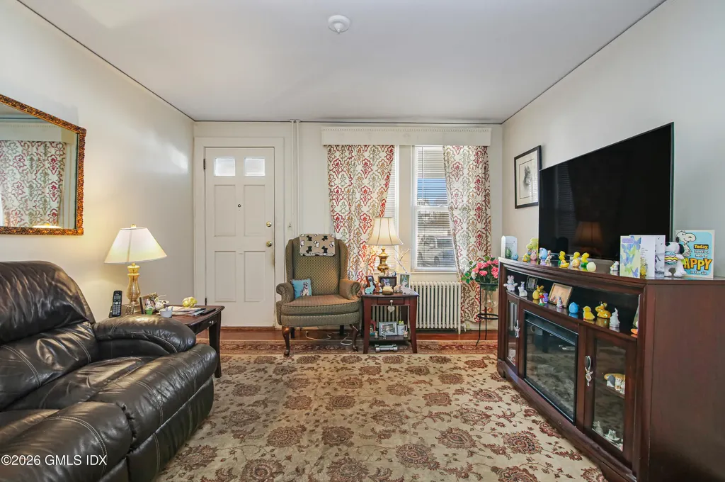 64 Le Grande Avenue Greenwich CT 06830