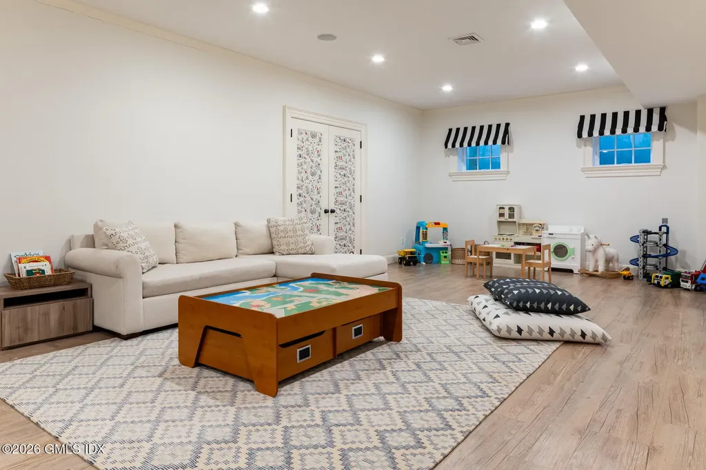 45 Willow Road Riverside CT 06878