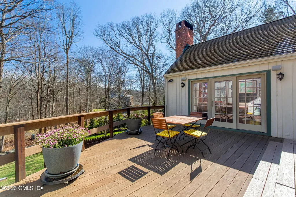 150 N Old Stone Bridge Road Cos Cob CT 06807