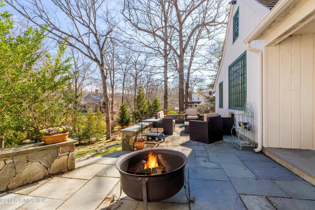 150 N Old Stone Bridge Road Cos Cob CT 06807