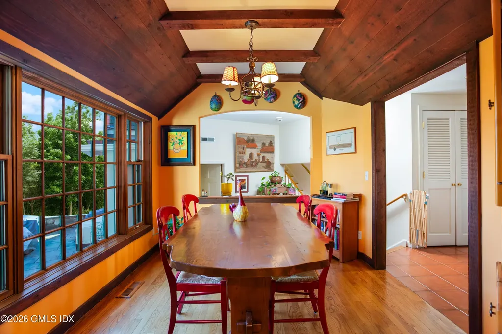 150 N Old Stone Bridge Road Cos Cob CT 06807