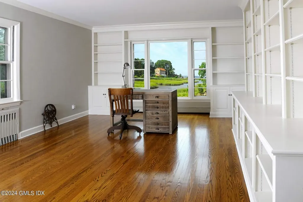 8 Indian Point Lane Riverside CT 06878