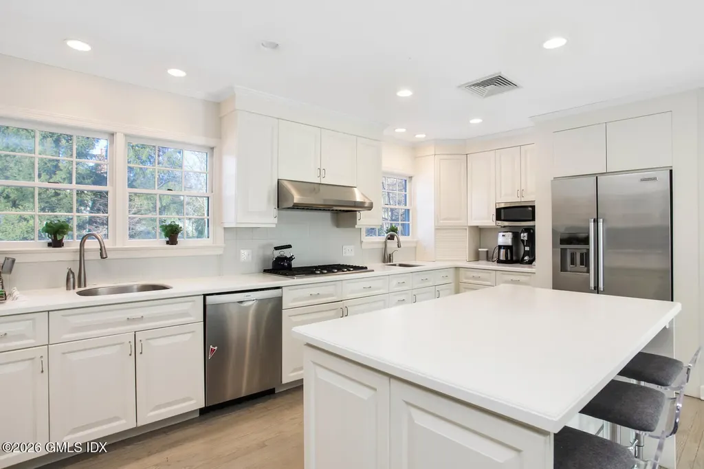 8 Indian Point Lane Riverside CT 06878