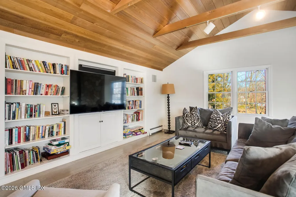8 Indian Point Lane Riverside CT 06878