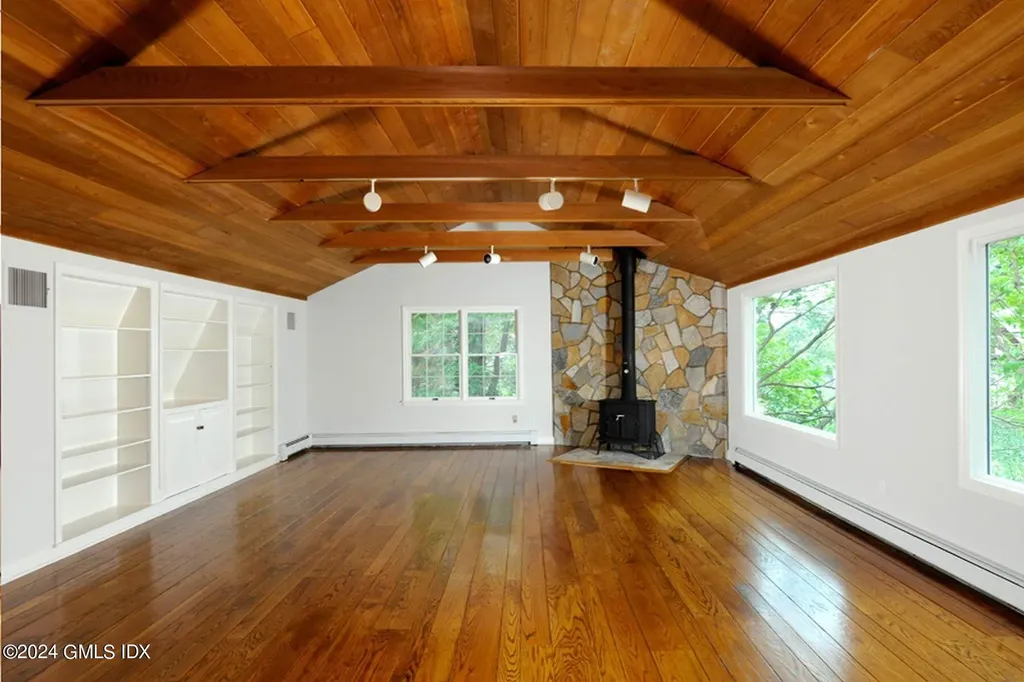 8 Indian Point Lane Riverside CT 06878