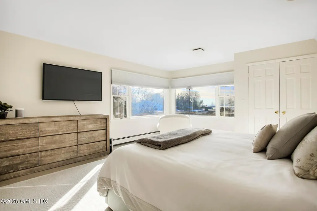 8 Indian Point Lane Riverside CT 06878
