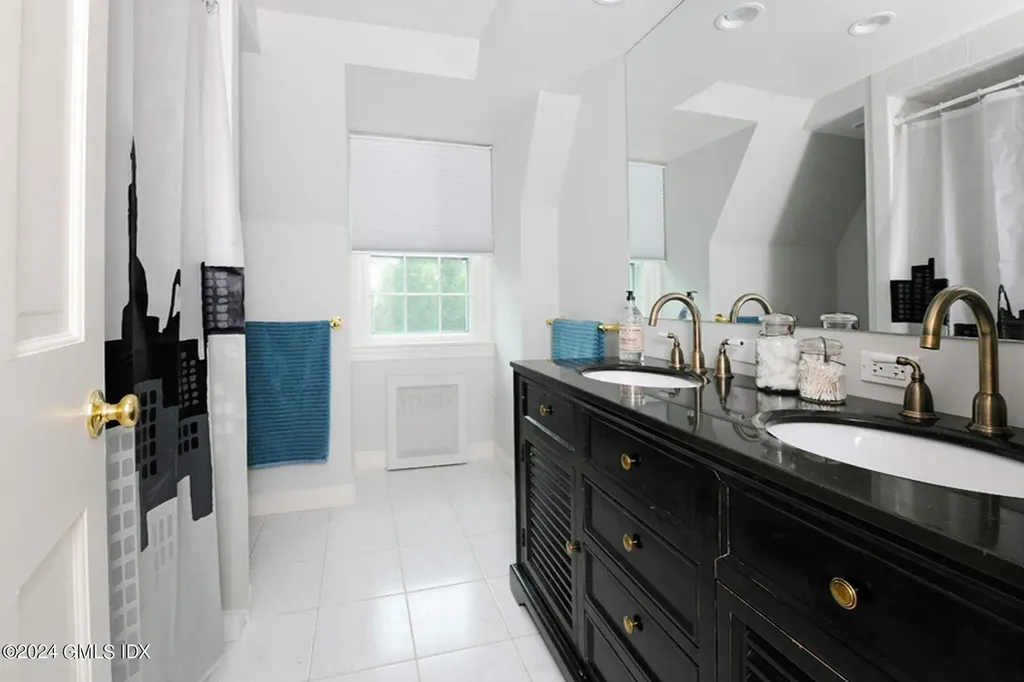 8 Indian Point Lane Riverside CT 06878