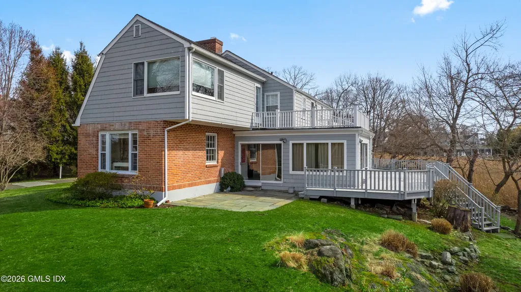 8 Indian Point Lane Riverside CT 06878