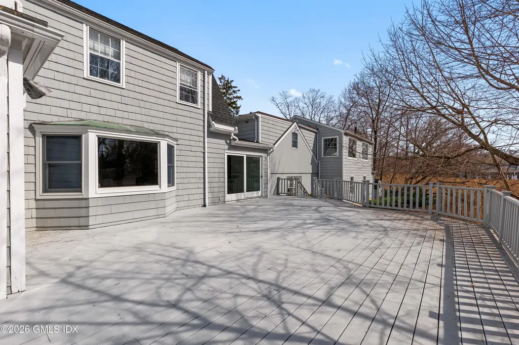 8 Indian Point Lane Riverside CT 06878