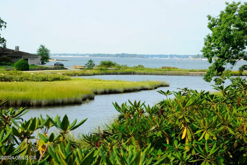 8 Indian Point Lane Riverside CT 06878