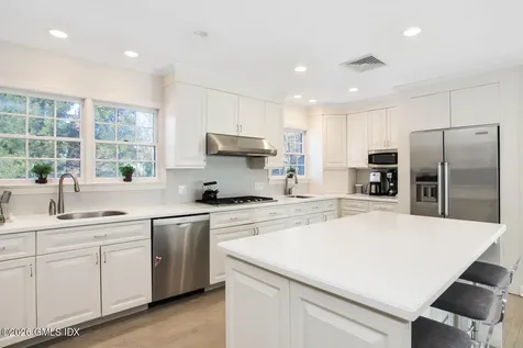 8 Indian Point Lane Riverside CT 06878