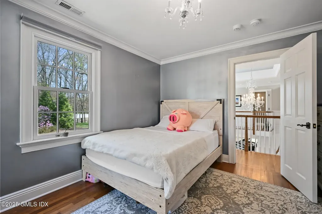 33 Cliffdale Road Greenwich CT 06831