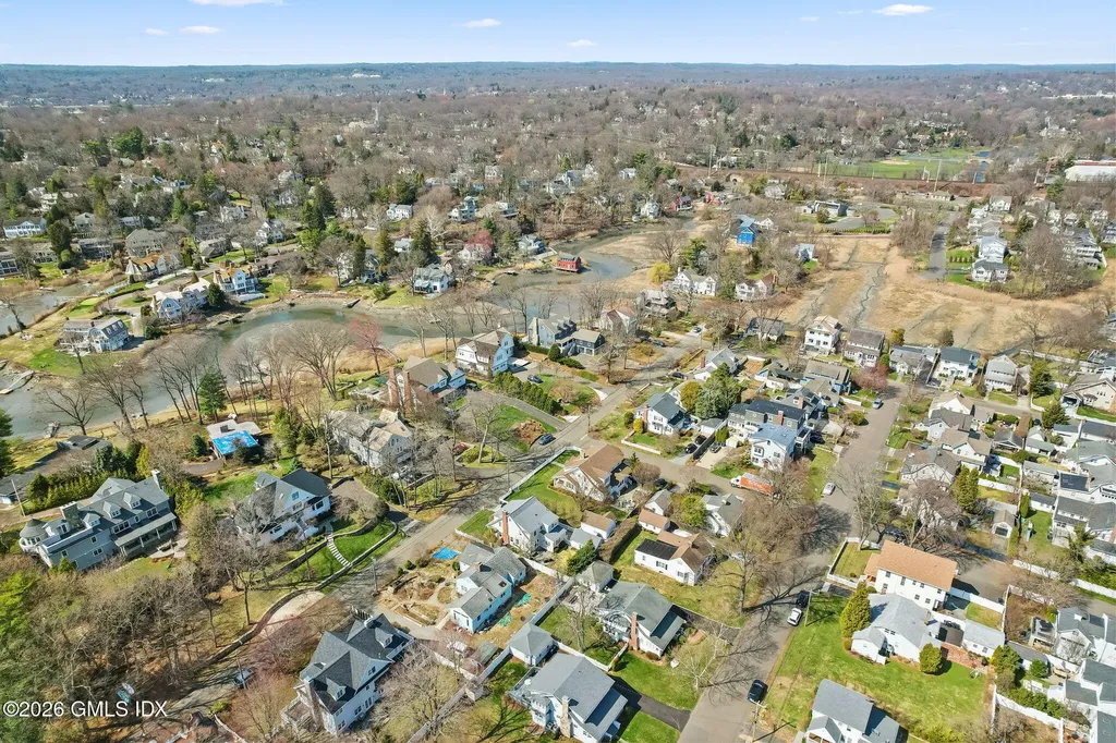 16 Hendrie Drive Old Greenwich CT 06870