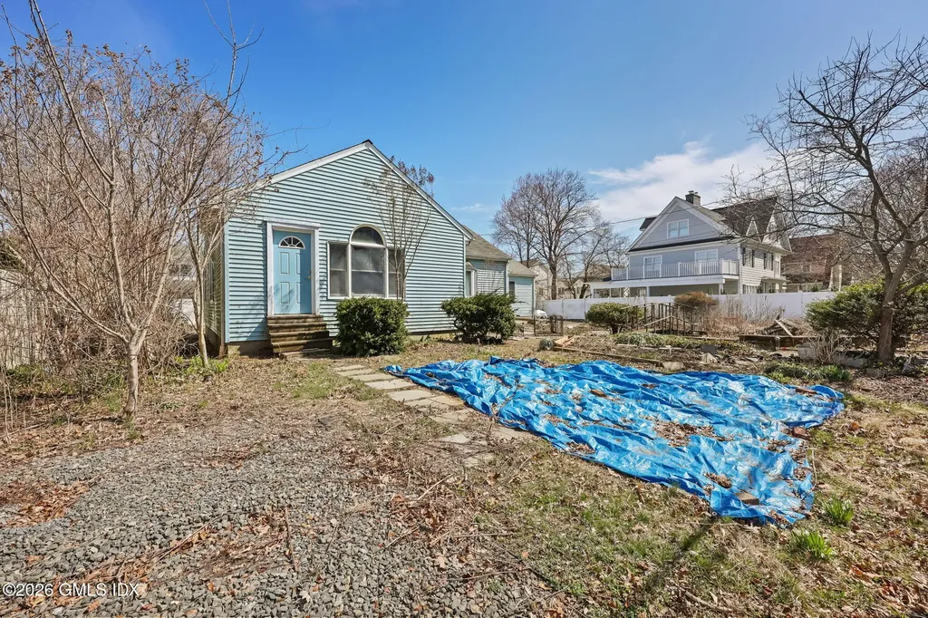 16 Hendrie Drive Old Greenwich CT 06870