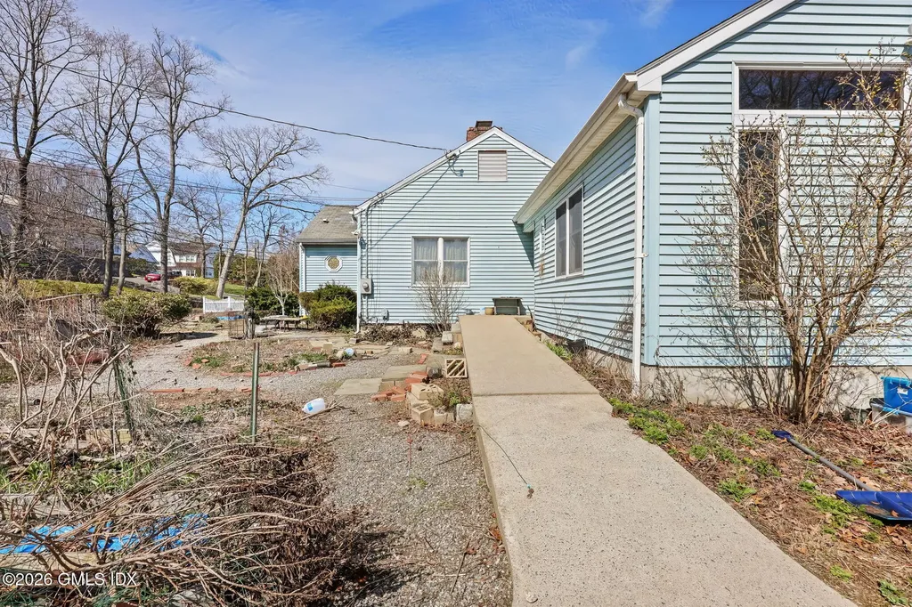 16 Hendrie Drive Old Greenwich CT 06870