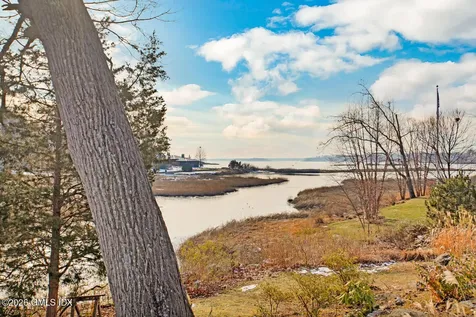 8 Indian Point Lane Riverside CT 06878