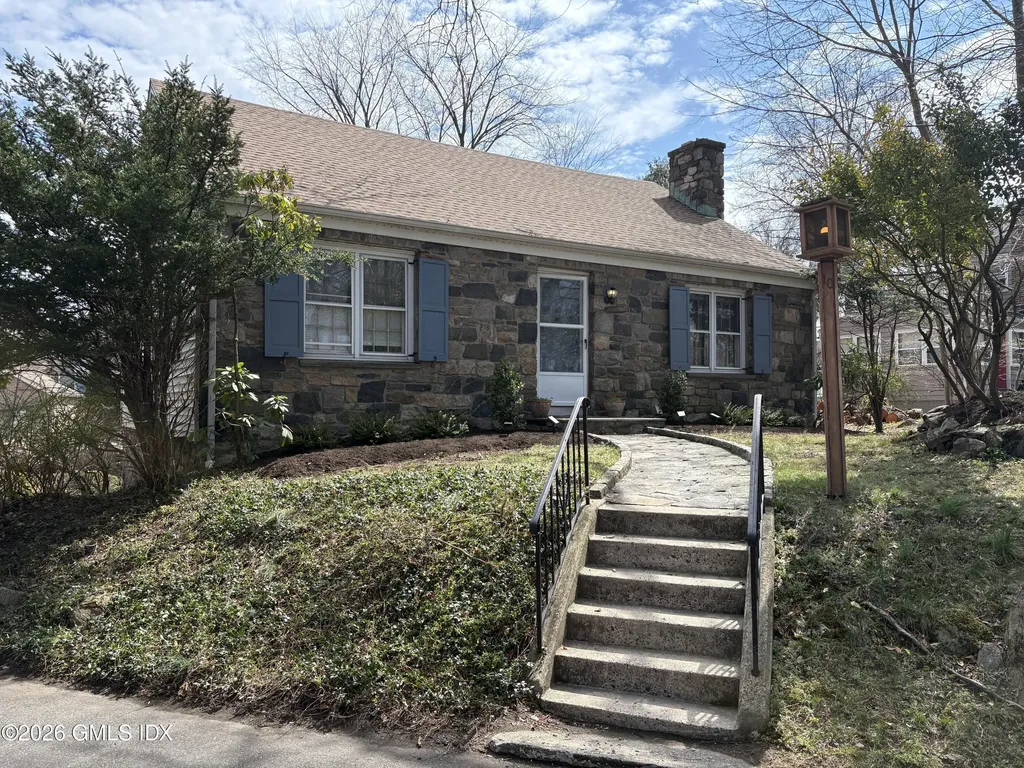 10 Maple Drive Old Greenwich CT 06870