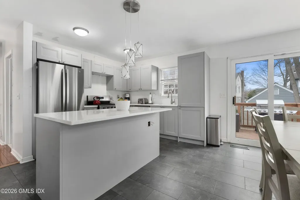 10 Maple Drive Old Greenwich CT 06870