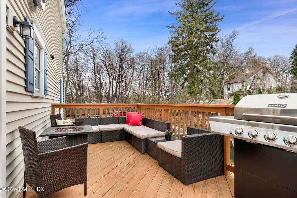 10 Maple Drive Old Greenwich CT 06870