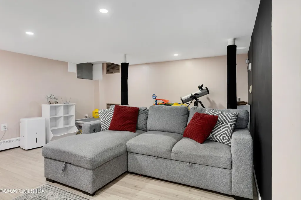 10 Maple Drive Old Greenwich CT 06870